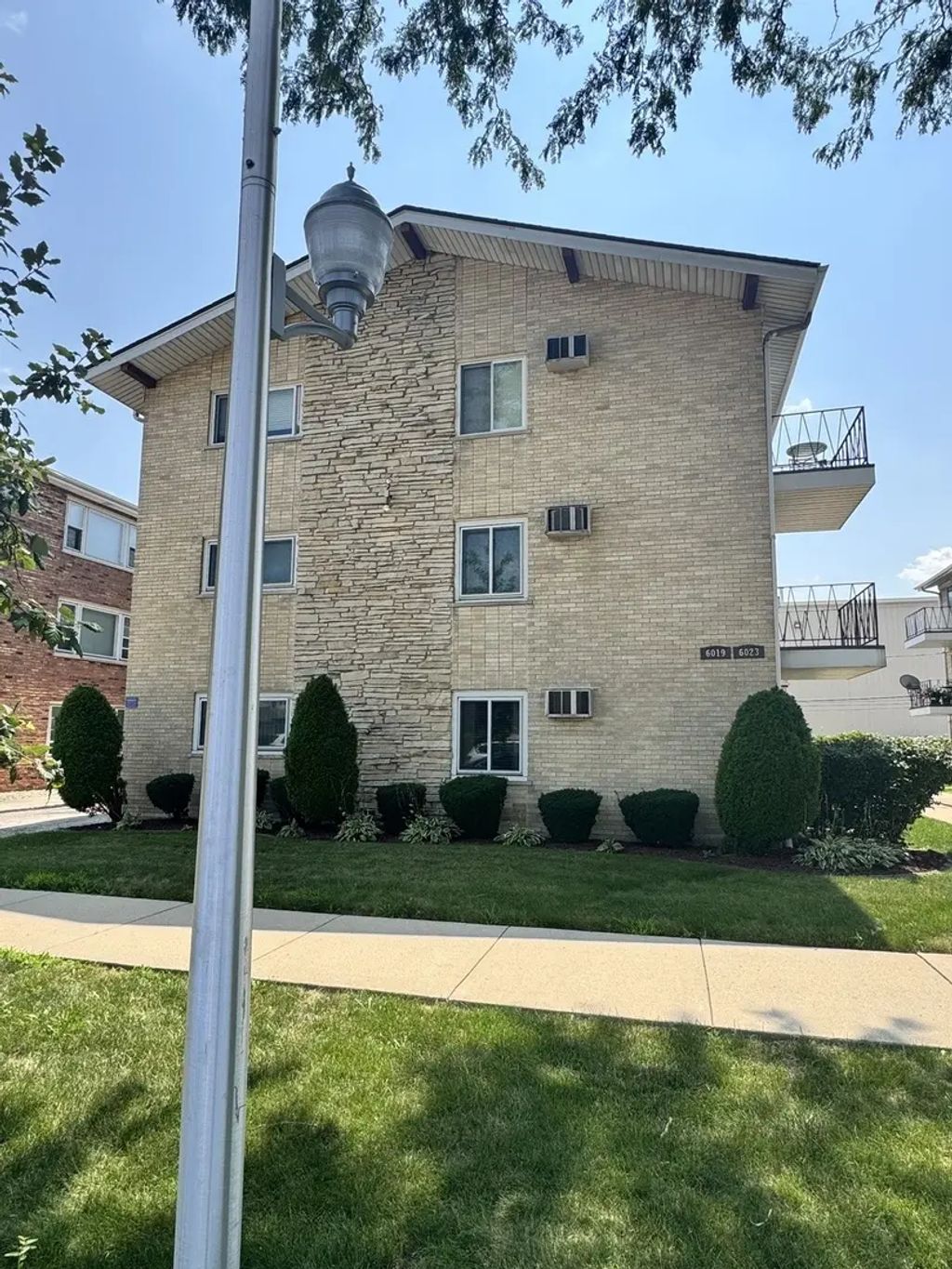 6023 W 64th Place 9, Chicago