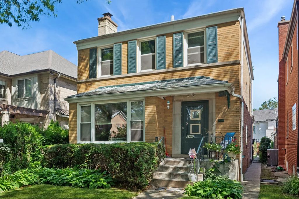 2904 W Fargo Avenue, Chicago, 60645
