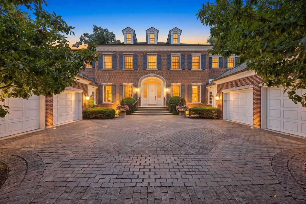 665 Plumtree Road, Glen Ellyn