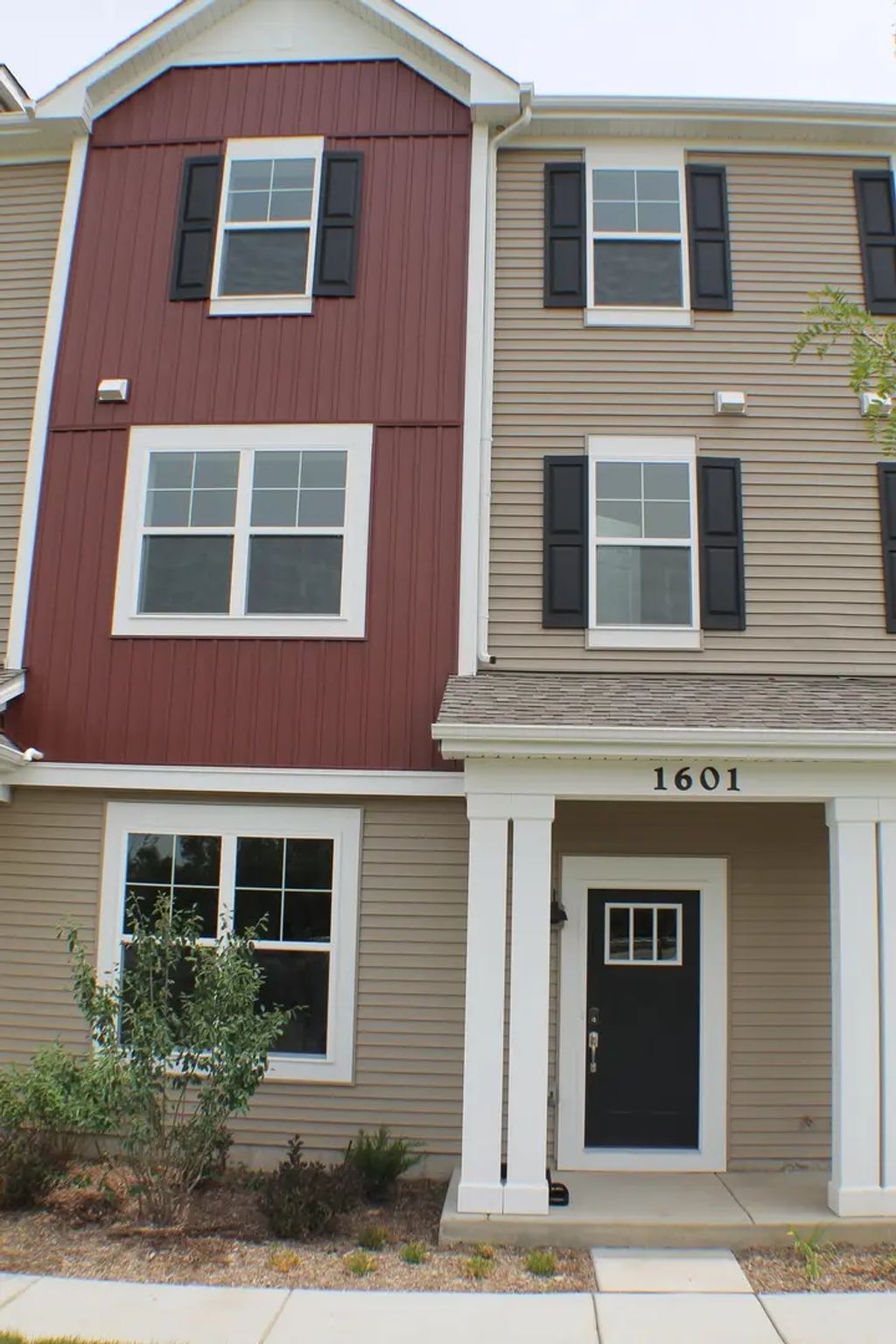 1601 Albany Street 1601, Grayslake