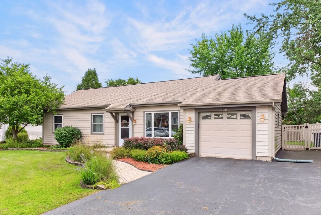 909 Shorewood Drive, Bartlett