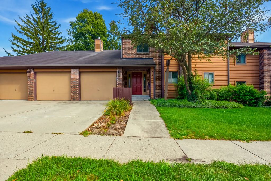 615 Waverly Drive C, Elgin