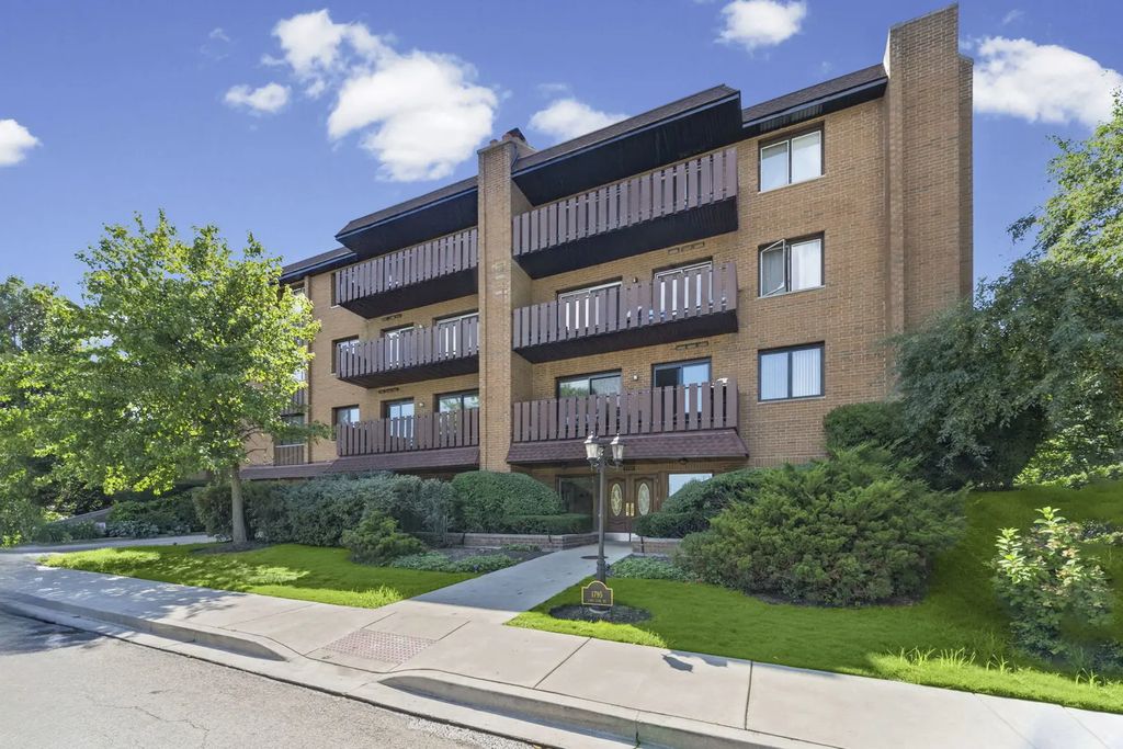 1795 Lake Cook Road 110, Highland Park, 60035