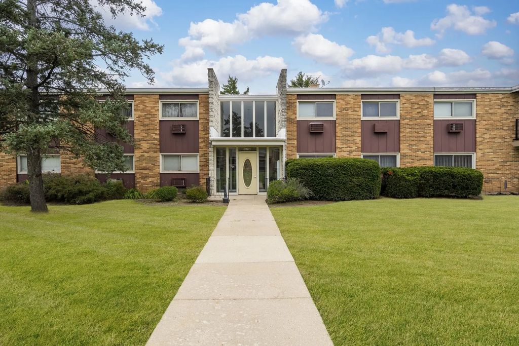 1320 Lore Lane 108, Lombard