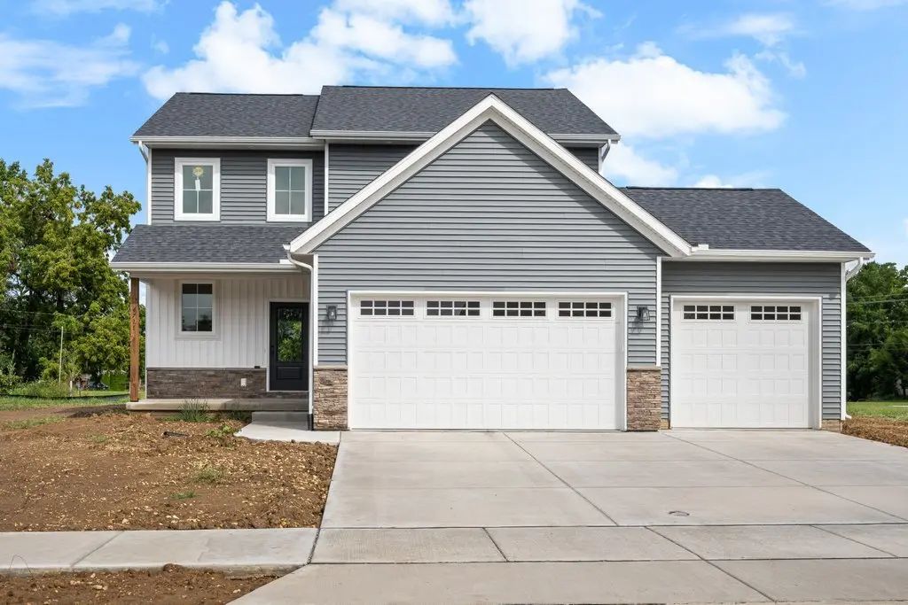 4711 Willow Circle, Davenport