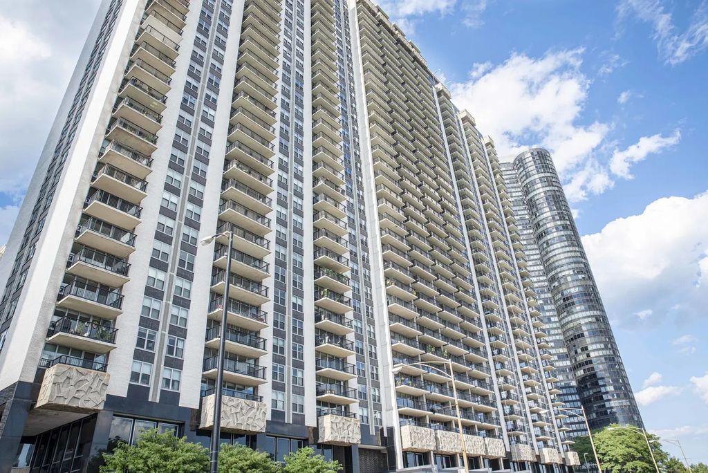 400 E Randolph Street 3302, Chicago