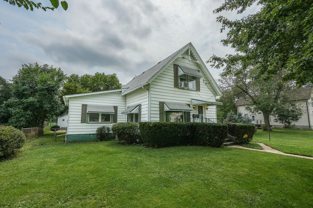 411 E 5th Street, Momence