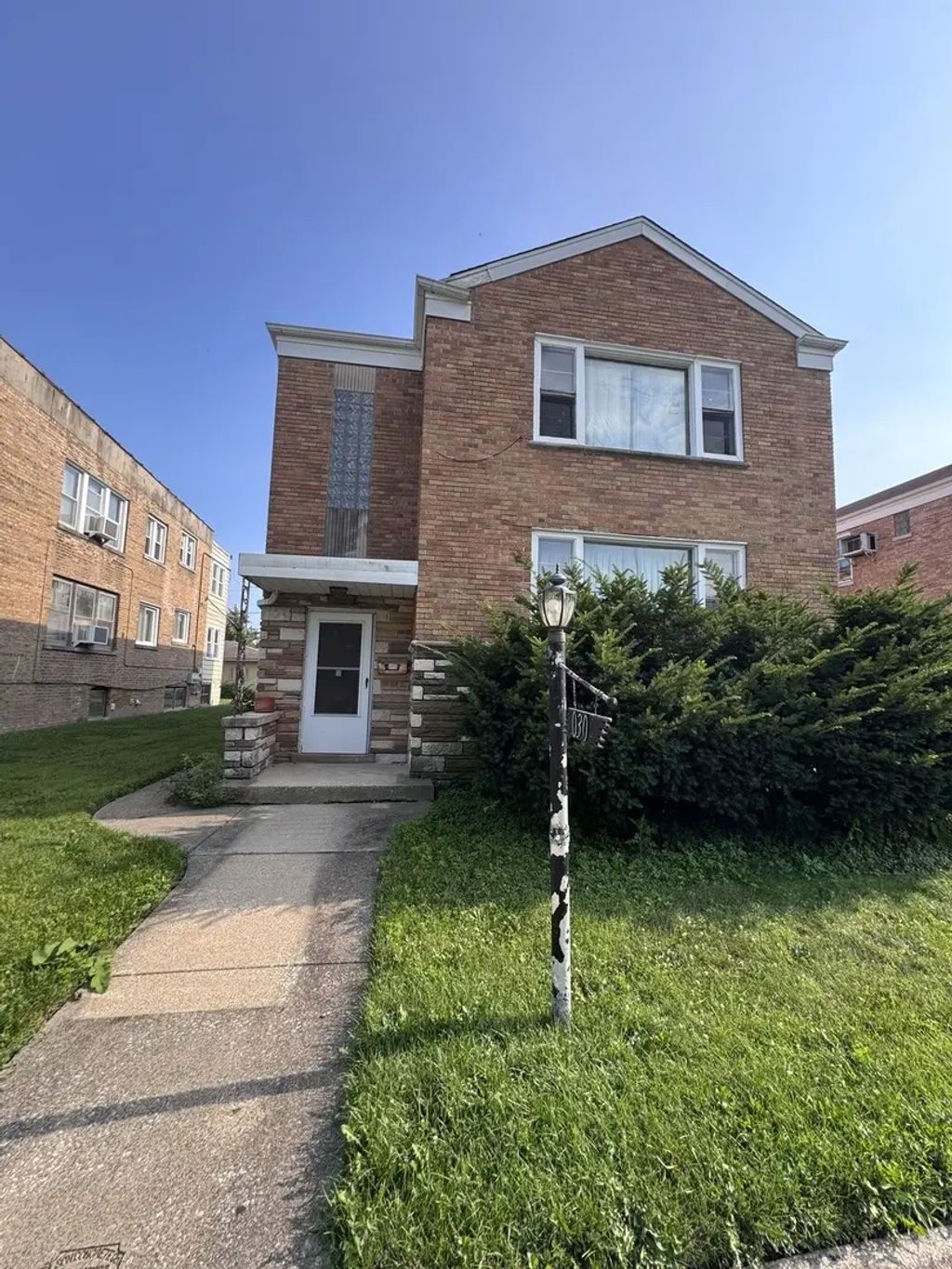 10309 Chaucer Street, Westchester
