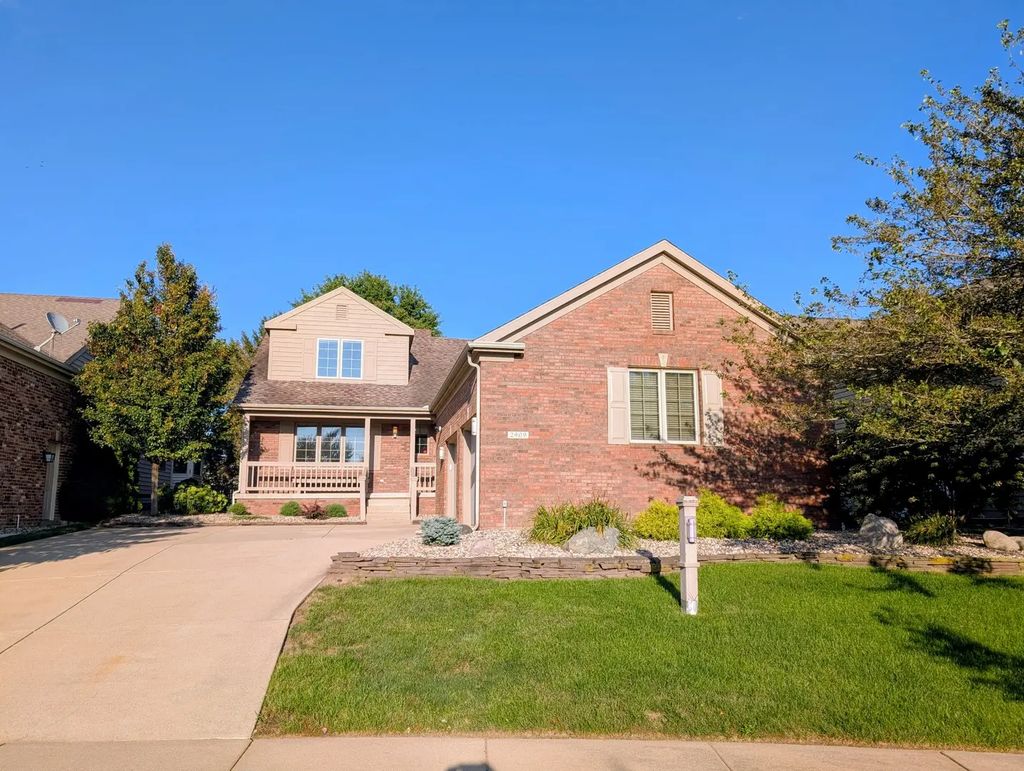 2909 Greystone Place, Champaign