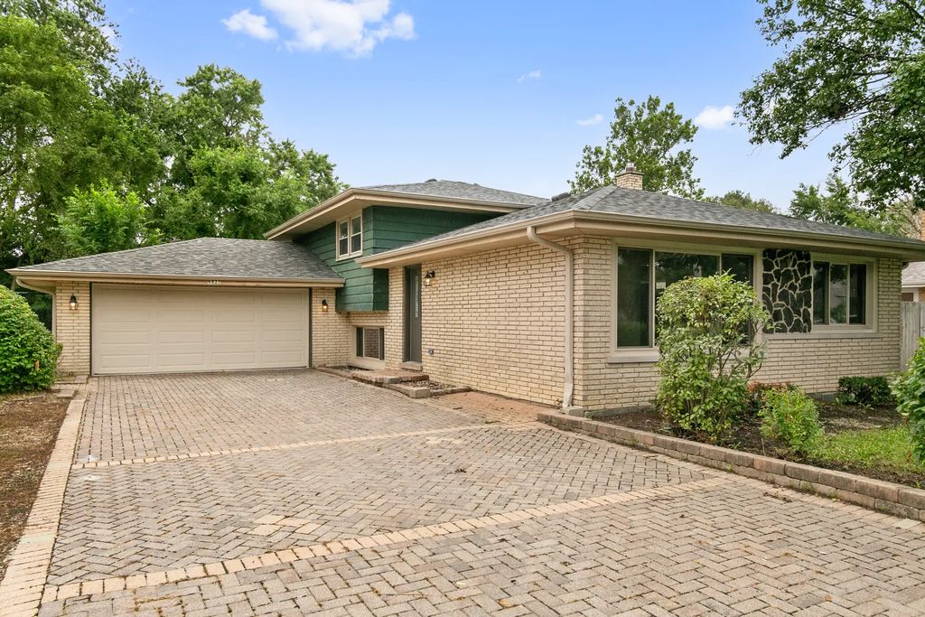 6833 W 127th Street, Palos Heights