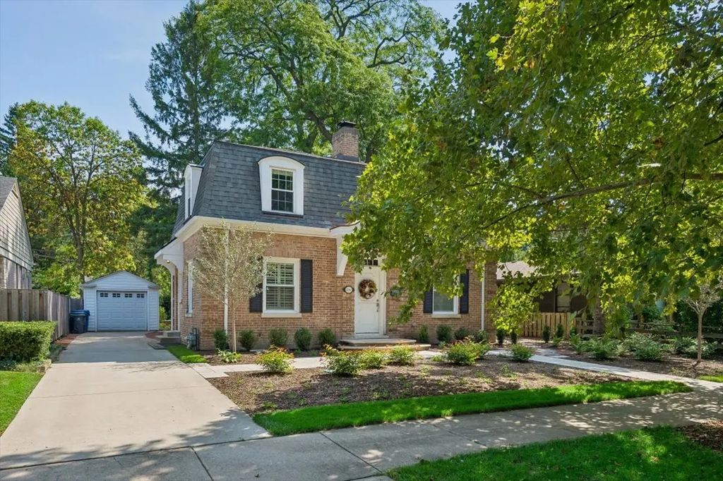 2741 Lincolnwood Drive, Evanston