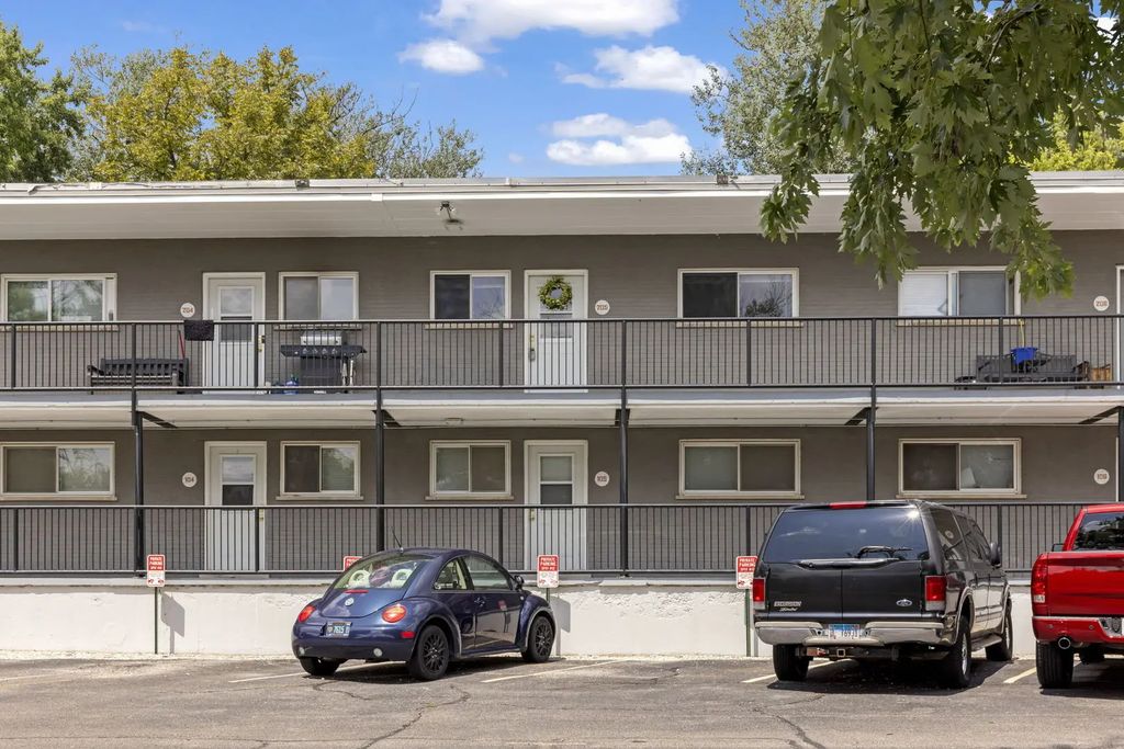 1307 College Avenue 207, Wheaton