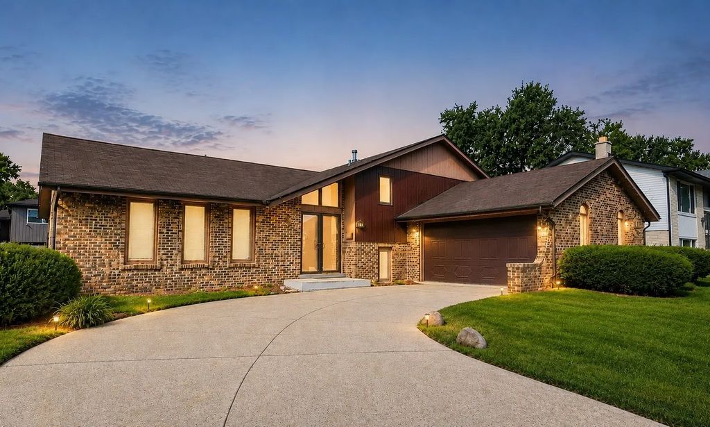 715 E 193rd Place, Glenwood