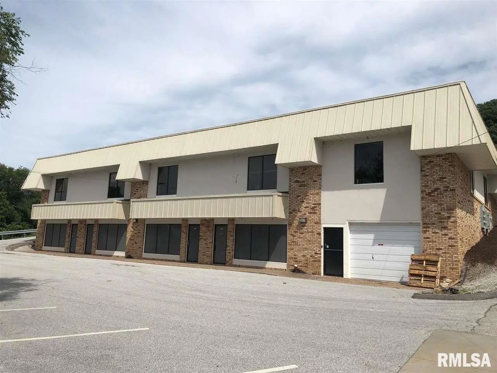 3416 Blackhawk Road 103, Rock Island