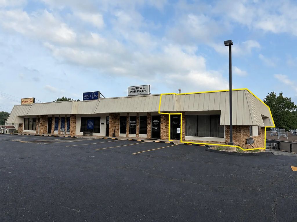 3416 Blackhawk Road 205, Rock Island
