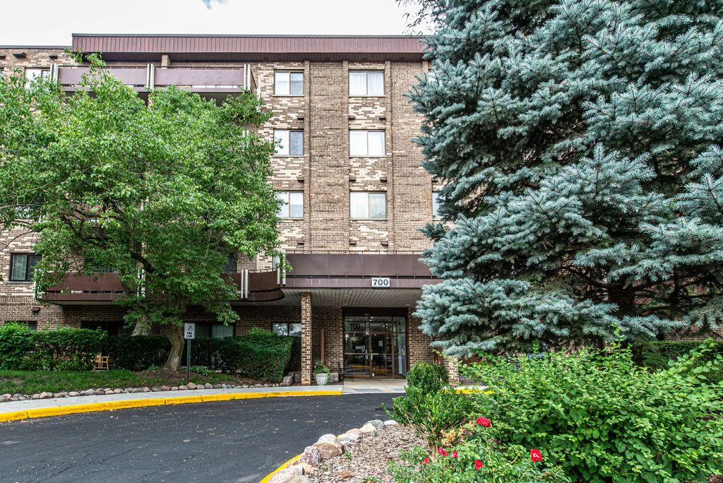 700 Wellington Avenue 409, Elk Grove Village