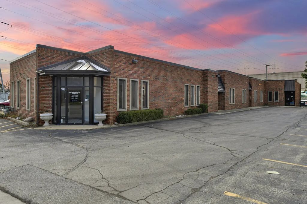 24 S Des Plaines River Road 400, Des Plaines
