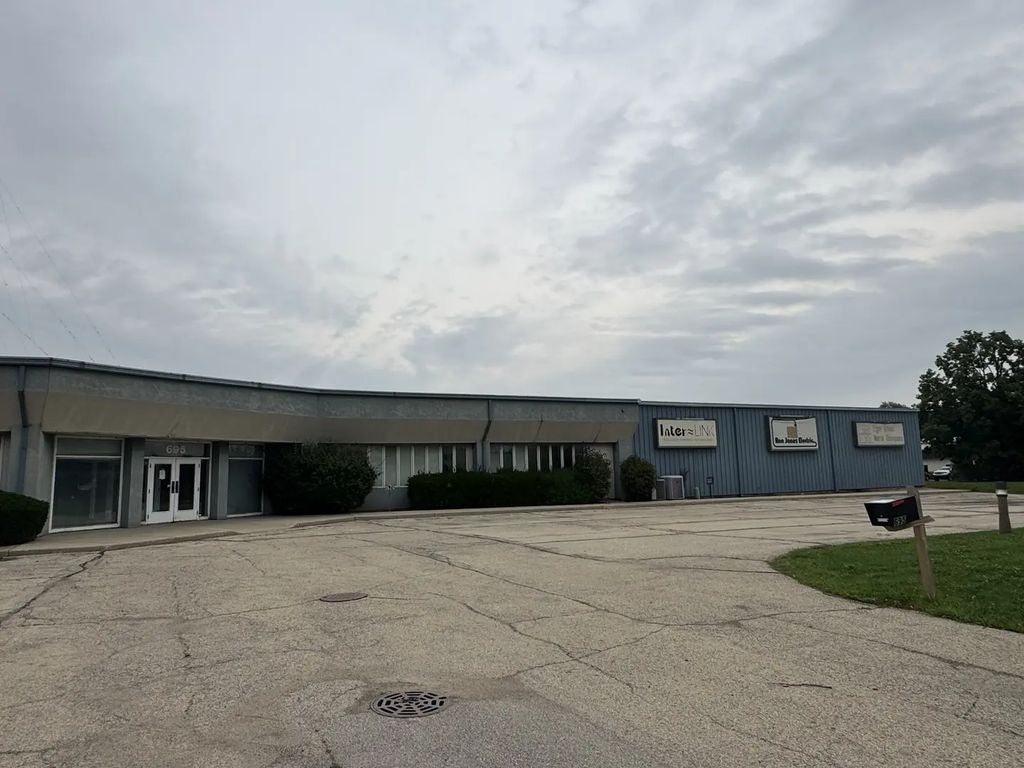 695 Schneider Drive 1, South Elgin