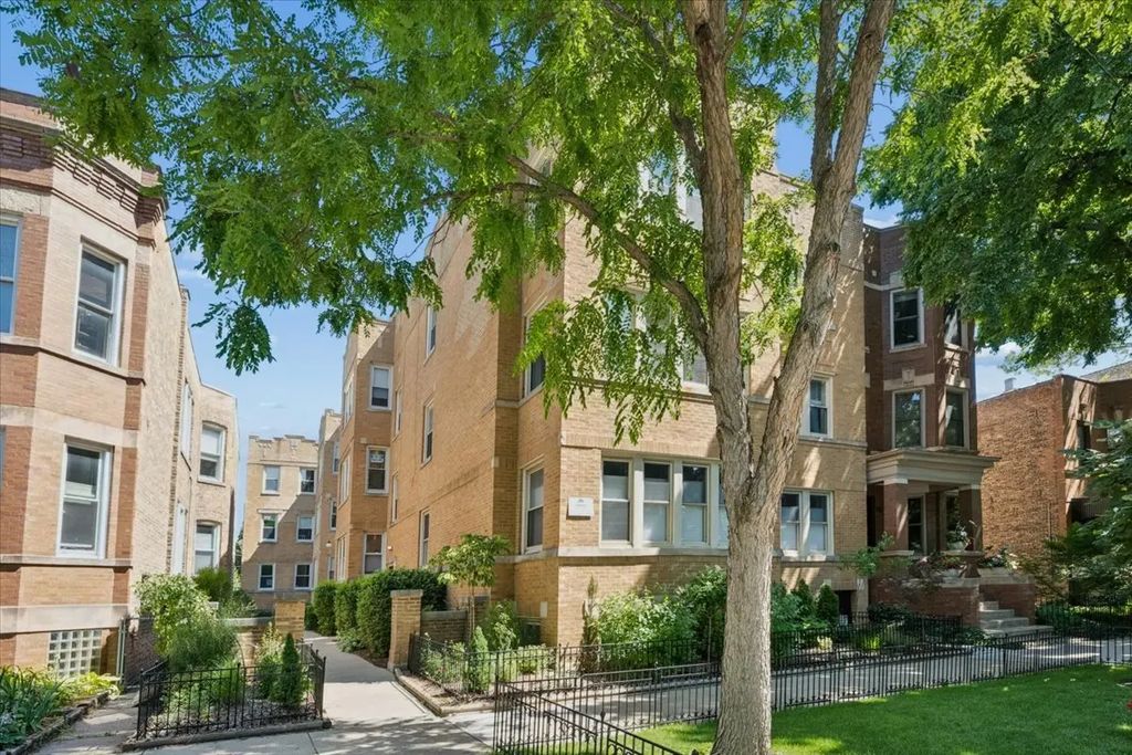 1930 W Addison Street 1s, Chicago, 60613