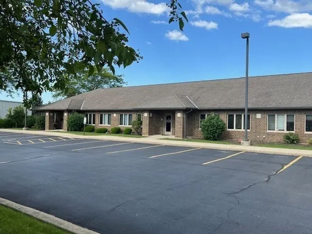 755 Mcardle Drive E, Crystal Lake