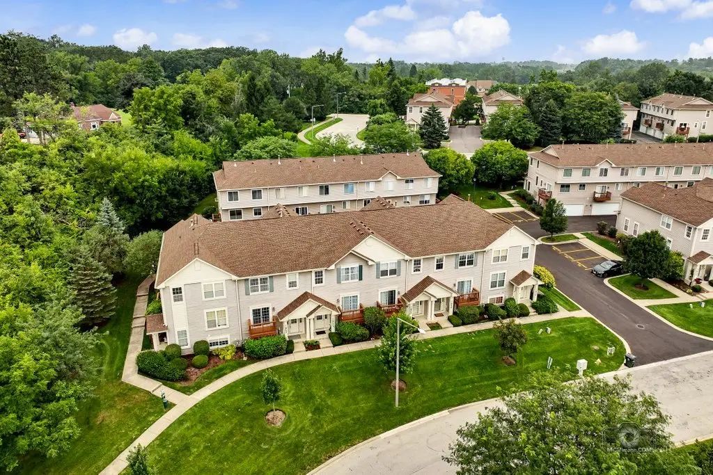 11s490 Rachael Court, Willowbrook
