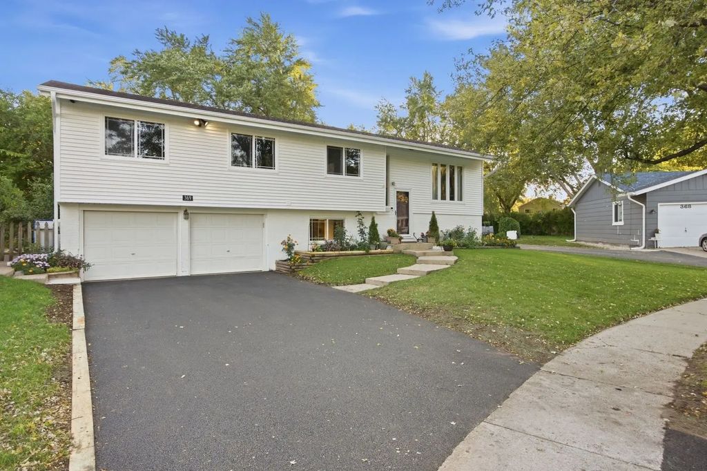 369 Coventry Court S, Crystal Lake