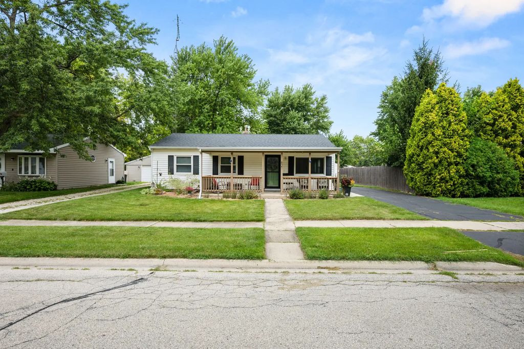 621 Fairlane Avenue, DeKalb