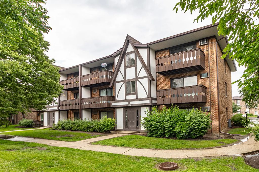 1004 Centurion Lane 4, Vernon Hills