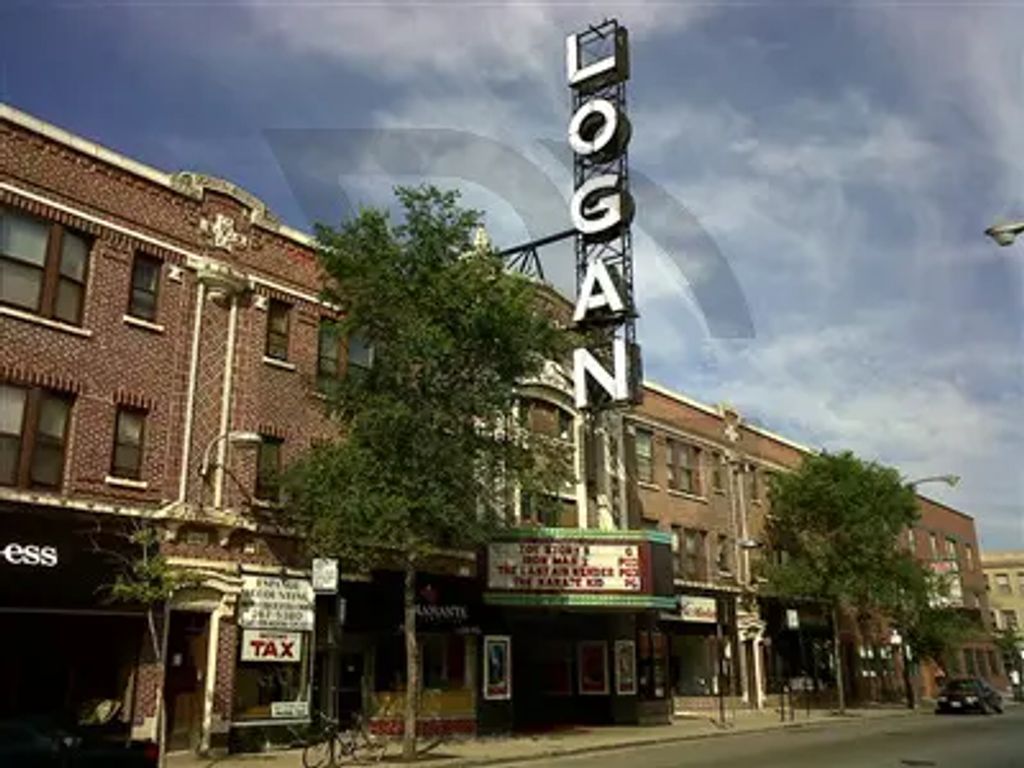 2640 N Milwaukee Avenue 3, Chicago, 60647