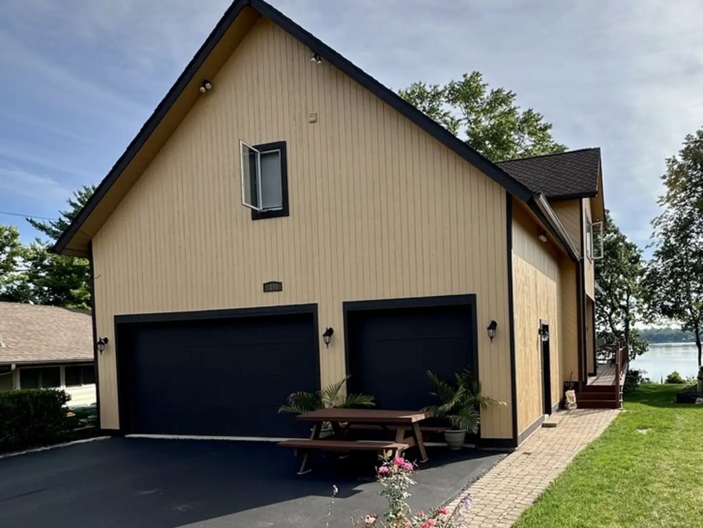 4106 W Lake Shore Drive, Wonder Lake