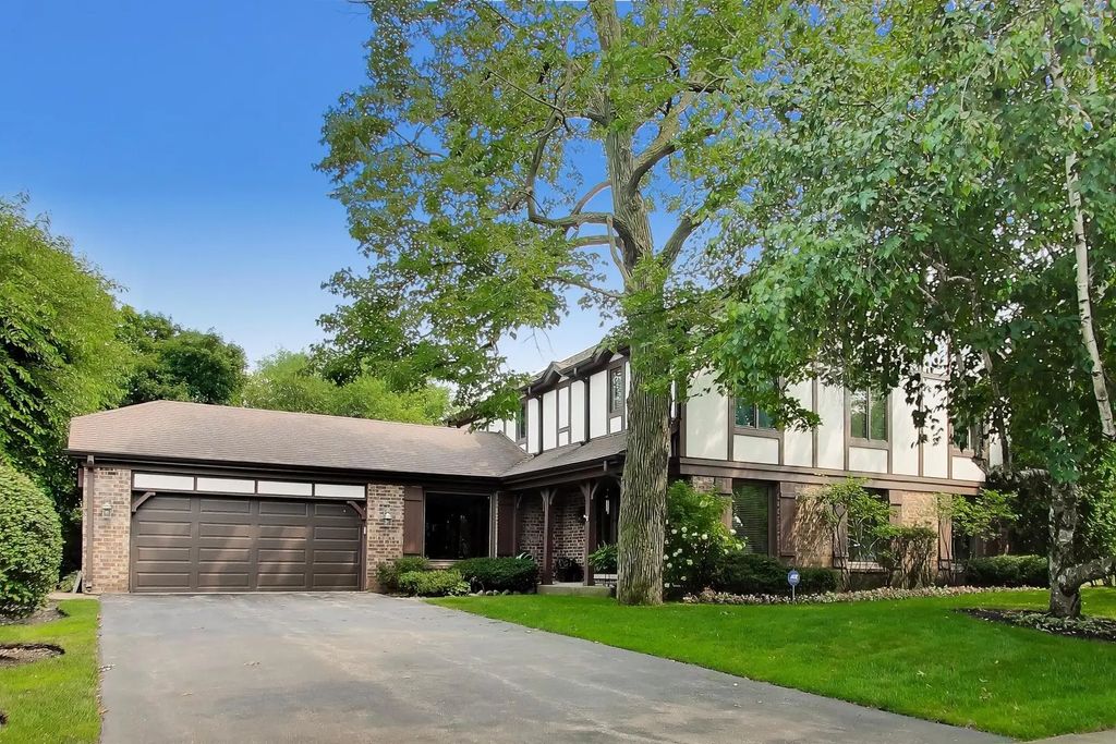 2561 Queensway Street, Northbrook