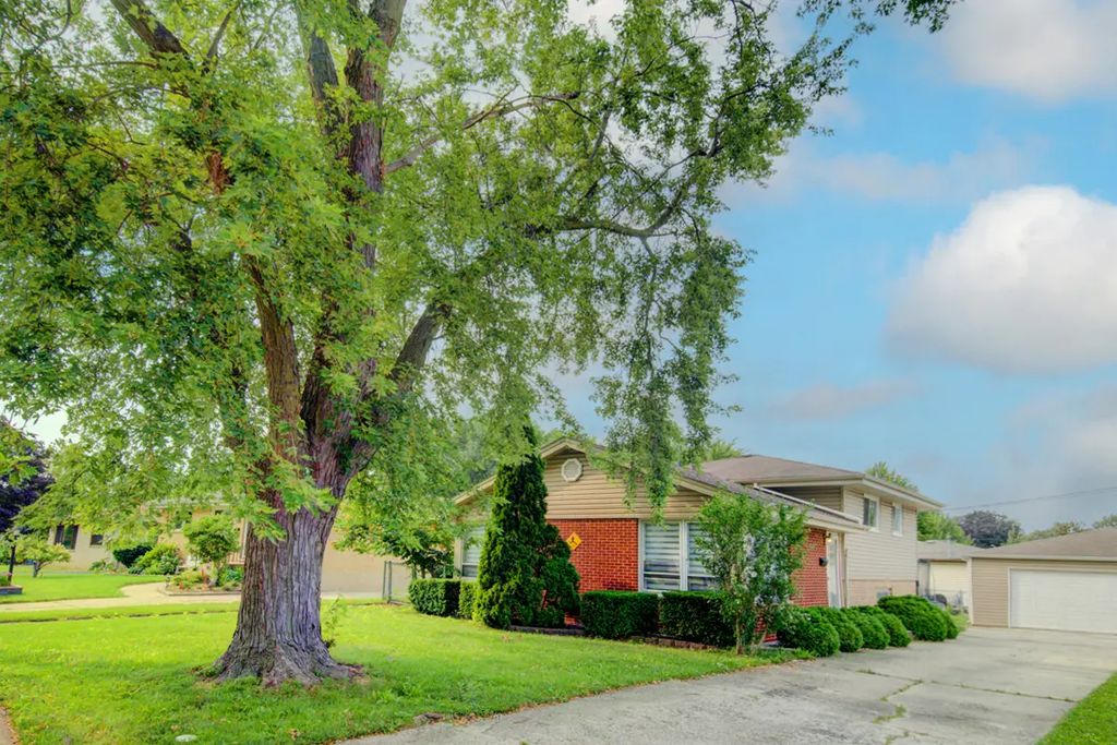 513 W Willow Glen, Addison