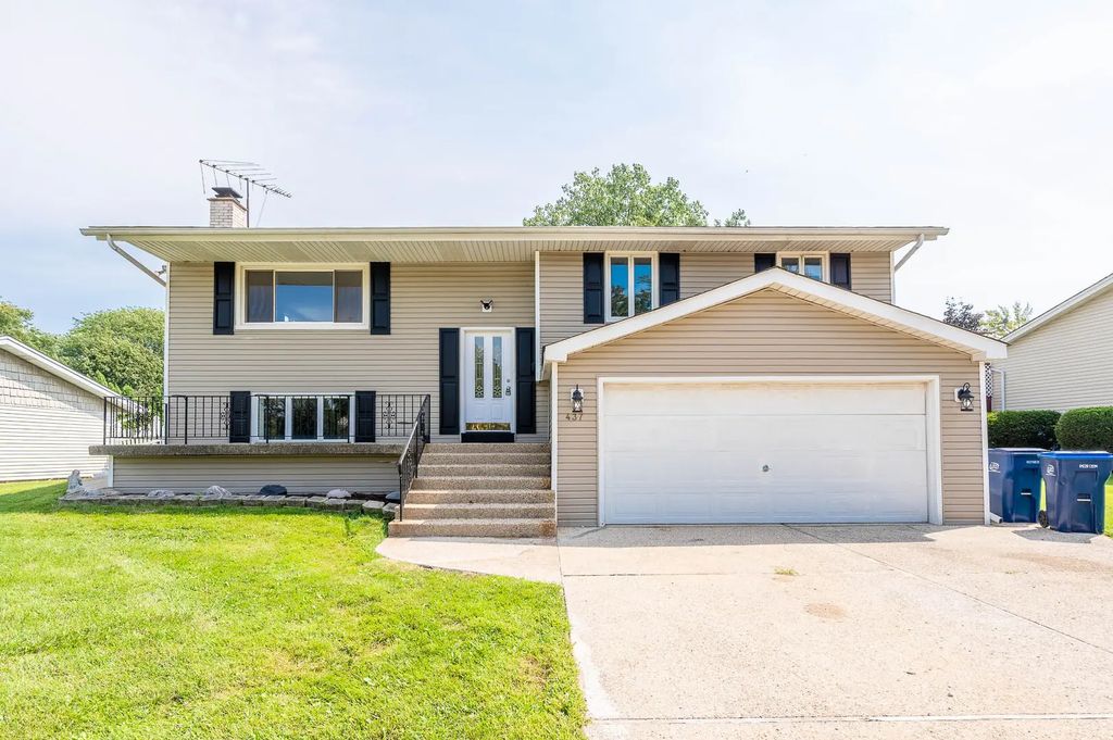 437 S Braintree Drive, Schaumburg