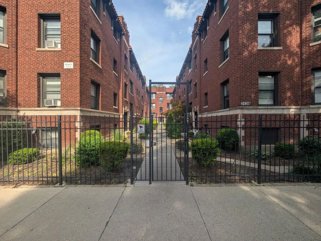 2641 N Spaulding Avenue 3w, Chicago, 60647