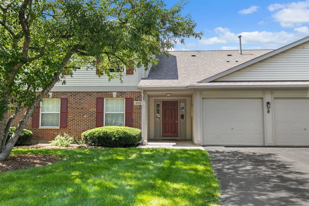 1012 Saxon Court C, Elgin