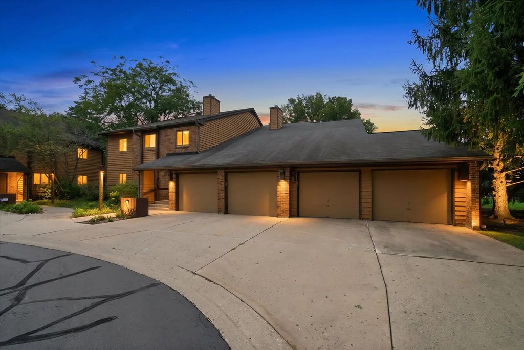 650 Waverly Drive D, Elgin