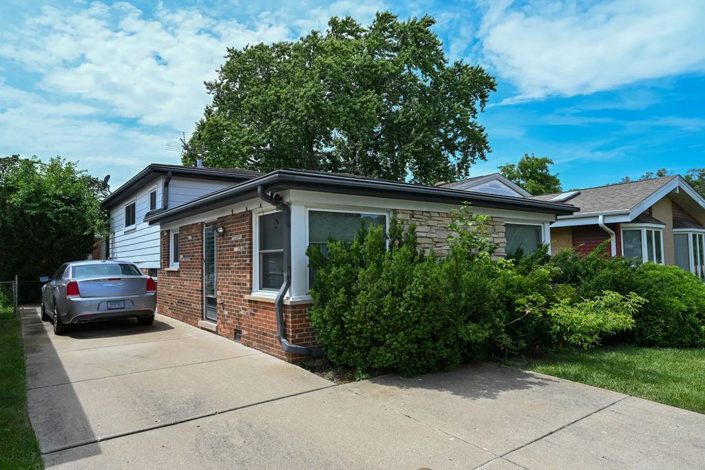 1322 S Arlington Heights Road, Arlington Heights