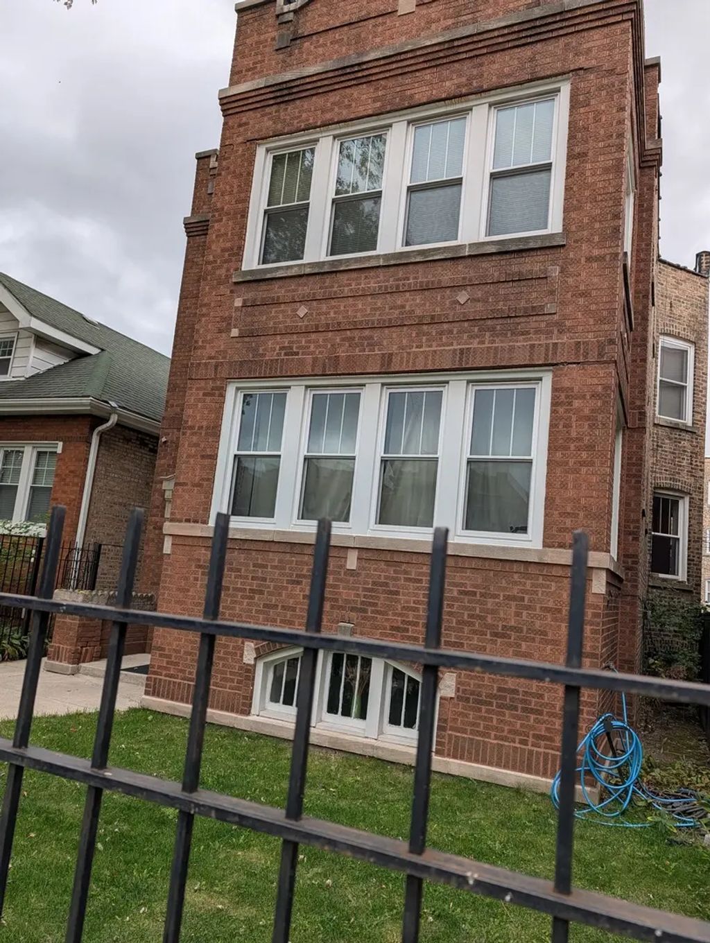 4055 W Nelson Street, Chicago, 60641