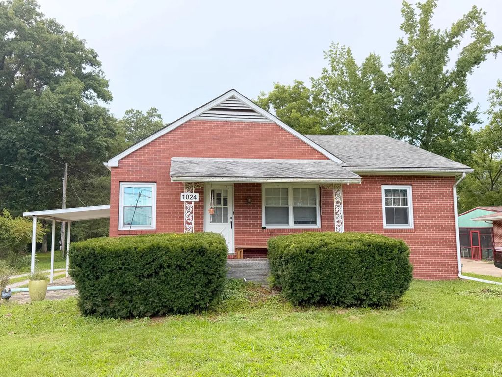 1024 S Giant City Road, Carbondale