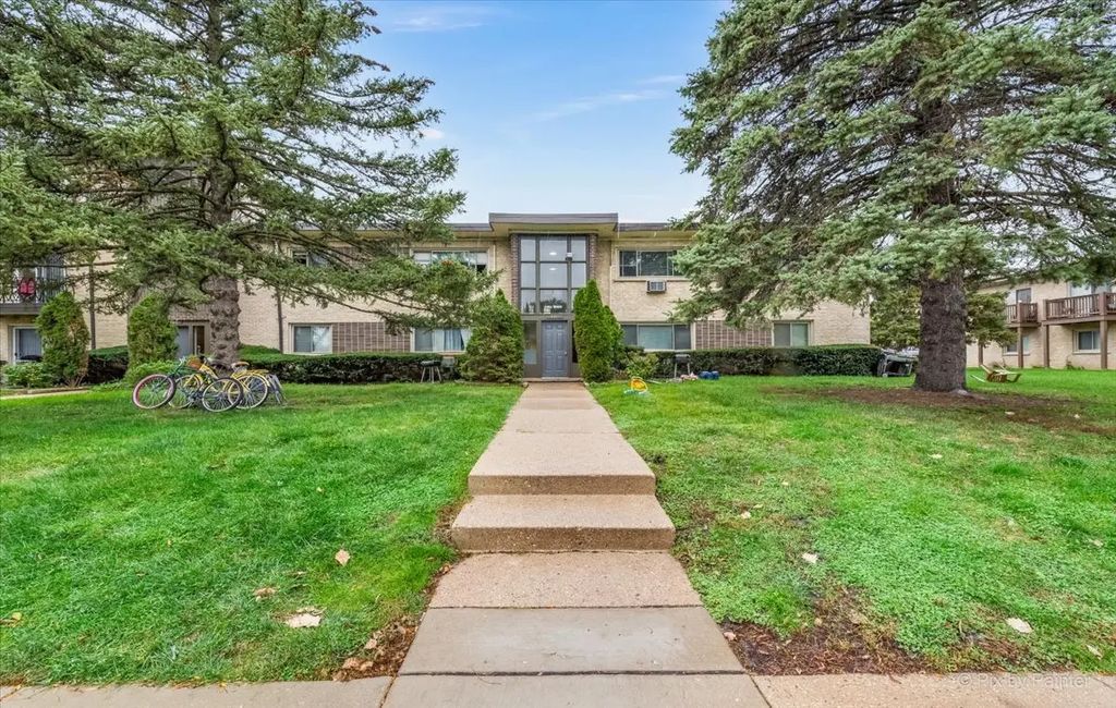 1110 N Wheeling Road 2c, Mount Prospect