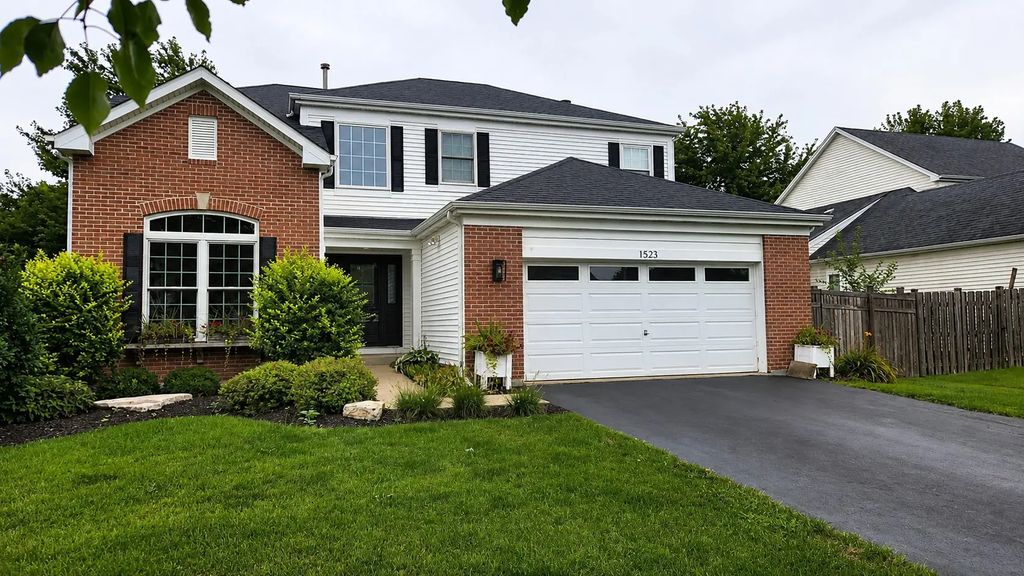 1523 Schumacher Drive W, Bolingbrook
