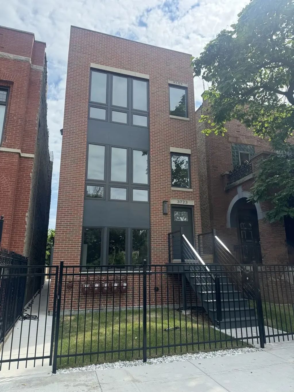 3723 S Lake Park Avenue 1, Chicago