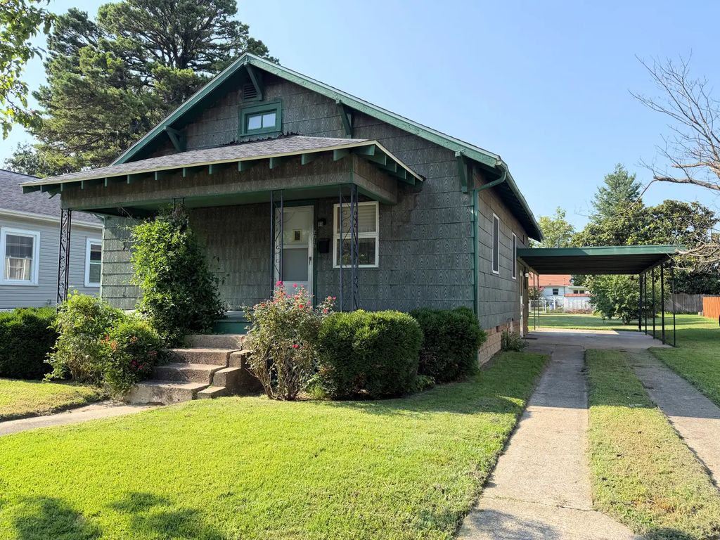 2010 Elm Street, Murphysboro