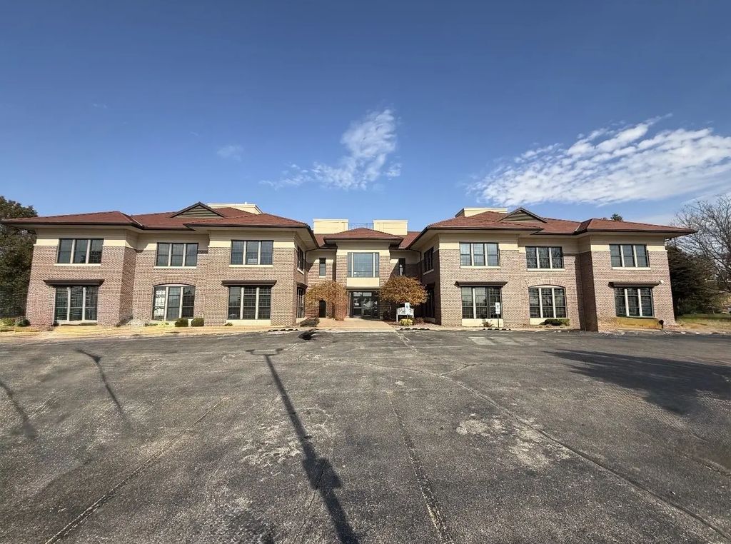 615 Valley View Drive 202, Moline