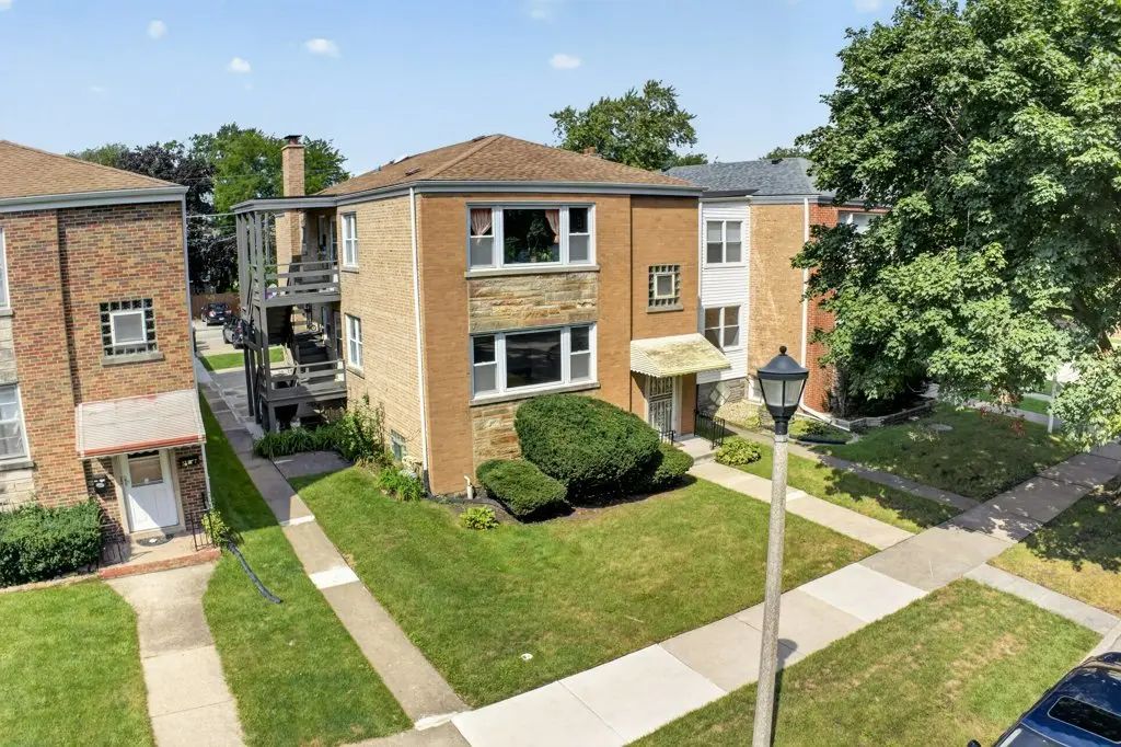 8152 Knox Avenue, Skokie