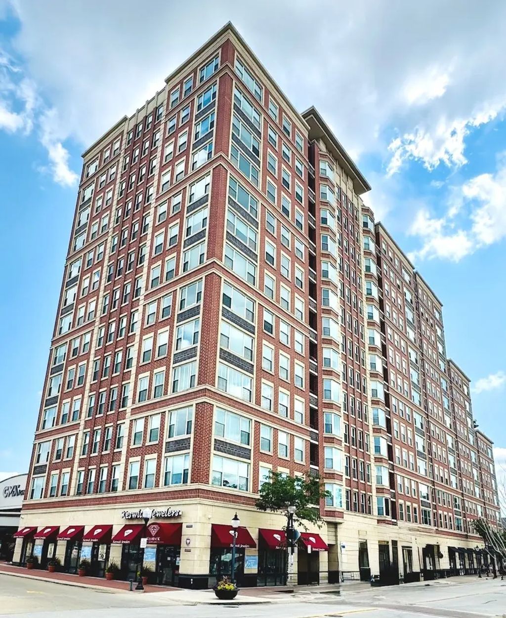 77 S Evergreen Avenue 407, Arlington Heights