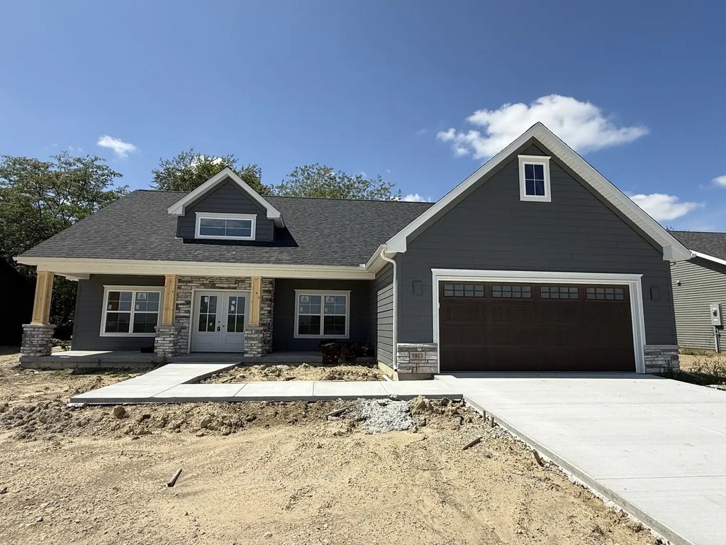 1913 S Stone Creek Boulevard, Urbana
