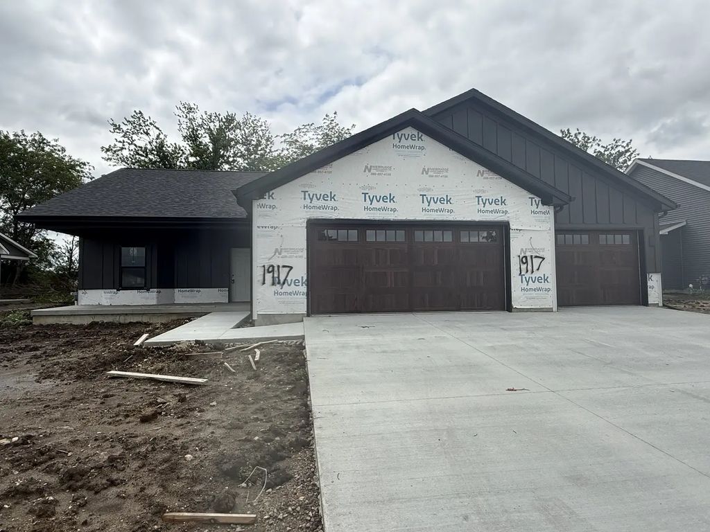 1917 S Stone Creek Boulevard, Urbana