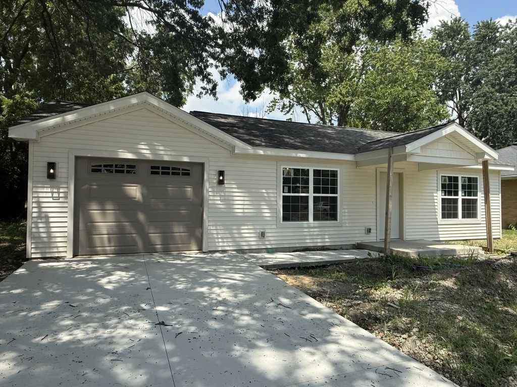 1106 Mitchem Drive, Urbana