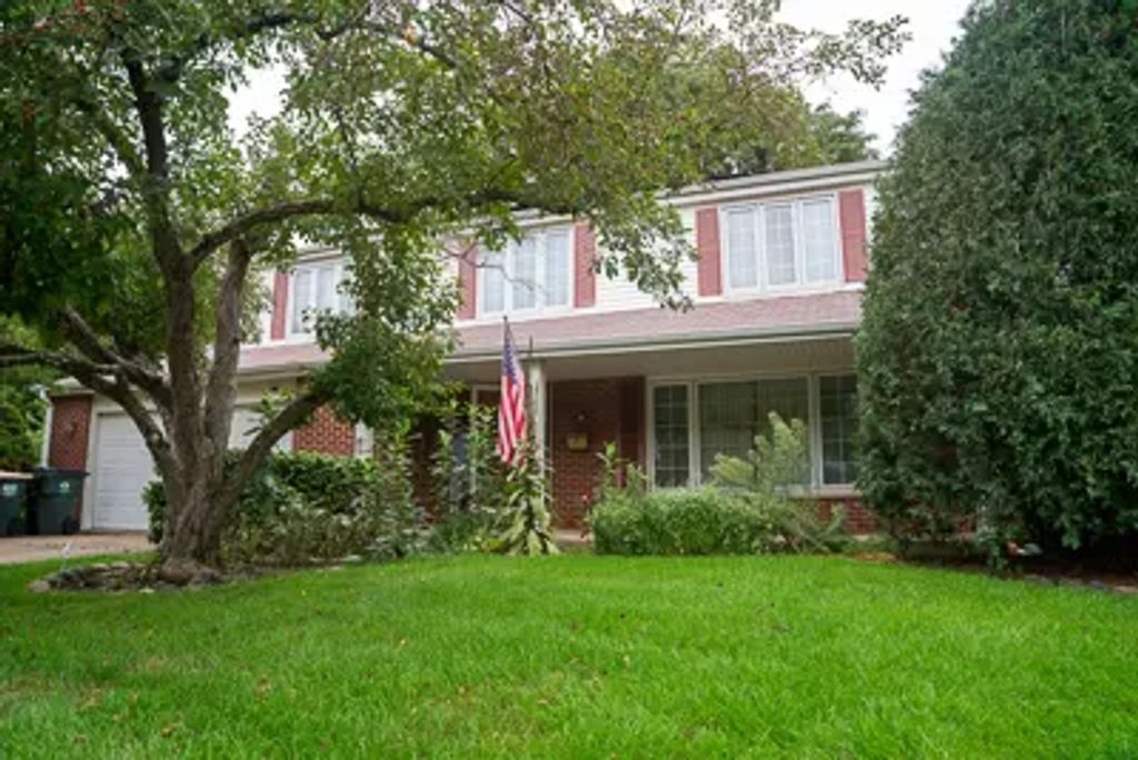 3235 N Volz Drive E, Arlington Heights